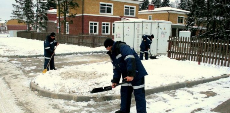 Уборка снега в ручную, лопатой, услуги рабочих.